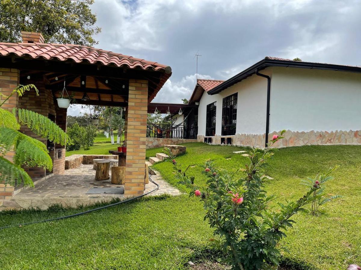Casa De Campo Villa Tatiana- Mesa De Los Santos Los Santos  Exterior foto